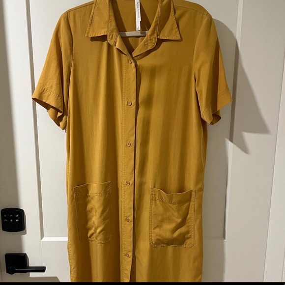 Babaton dress or open shirt - Picture 2 of 2